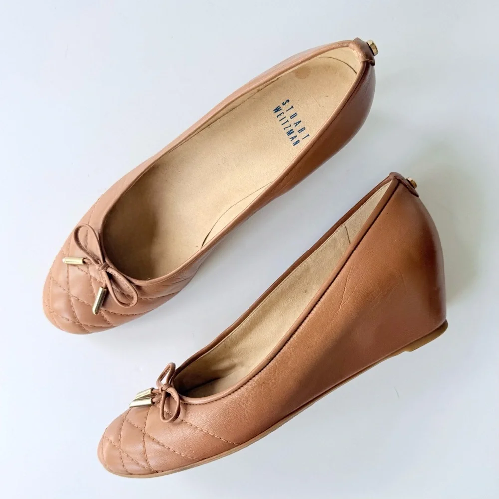 Stuart Weitzman Quilty Wedge in Camel / Tan Leather with Rhinestone Detail Bow 8 - Picture 2 of 16